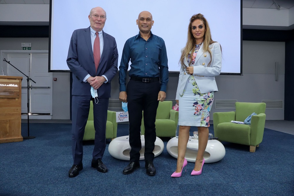 From left to right: Prof. Dr. Frank Stangenberg Haverkamp, Chairman of both Executive Board of E.Merck KG & Merck Foundation Board of Trustees and HON’BLE KAILASH KUMAR JAGUTPAL, Minister of Health of Mauritius and Senator, Dr. Rasha Kelej, CEO of Merck F